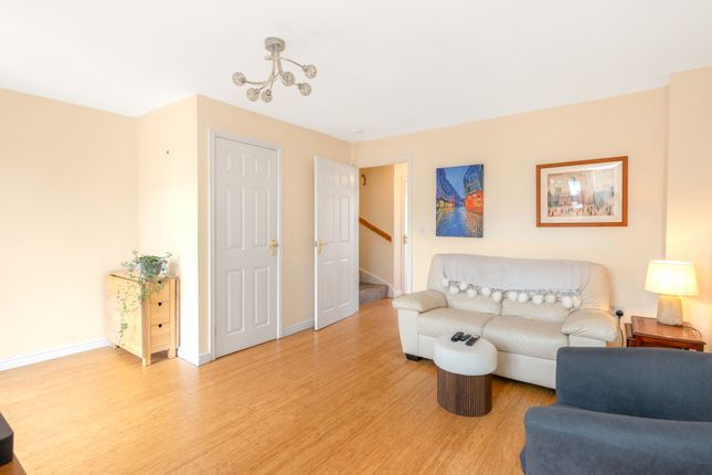 28, Burnbrae Avenue, BONNYRIGG photo 4