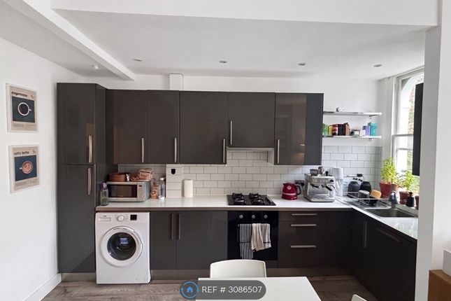 Flat B, London photo 2