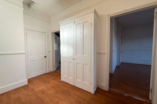 Flat 3, 35 Warley Hill, Brentwood photo 3