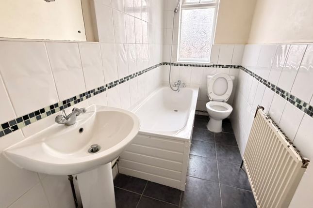 12, Vicarage Lane, LONDON photo 5
