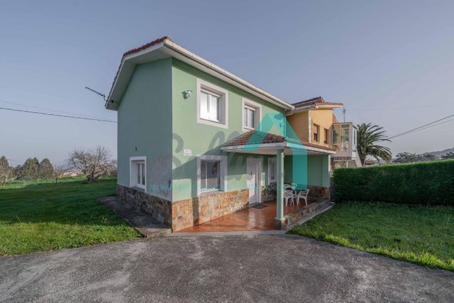 Villa for sale in Camino La Llanera 33157, Castañera, Asturias