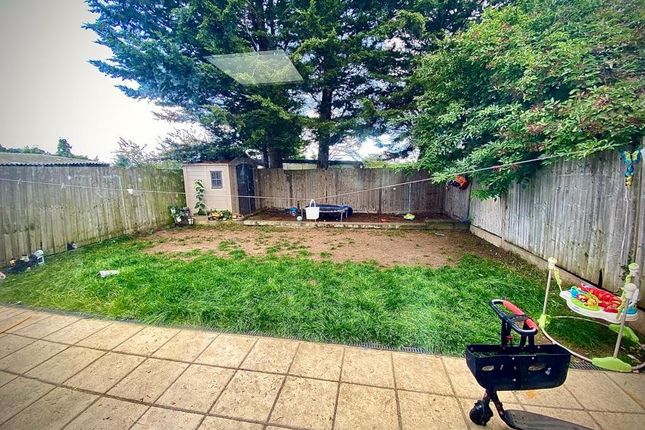 84, Priory Close, Uxbridge photo 3