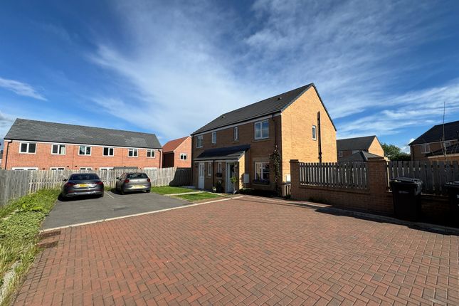 3-bed house on 16, Whernside Close, Harrogate, £290,000