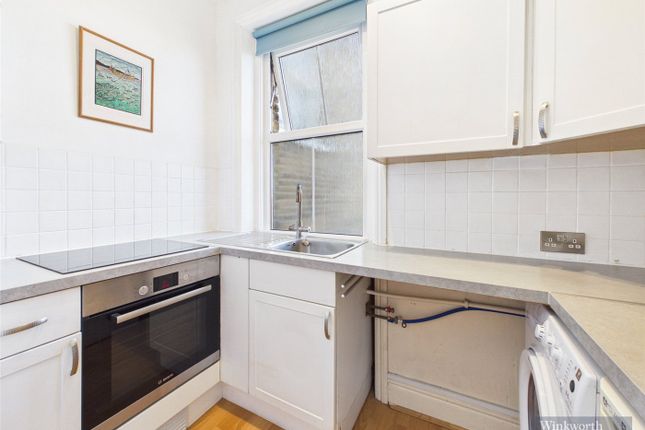 Flat 4, 3, St. Andrew's Square, Surbiton photo 2