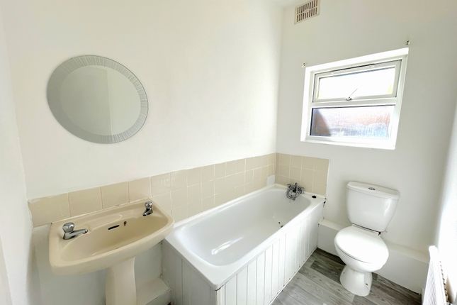 27, Hainault Avenue, Westcliff-on-Sea photo 5