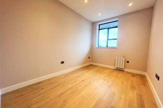 Flat to rent in Wells Court, Woking