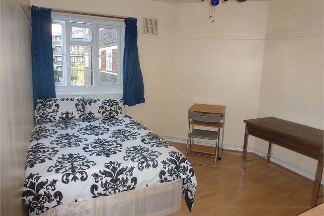 Room to rent in Greenland House, Stepney / Mile End, London