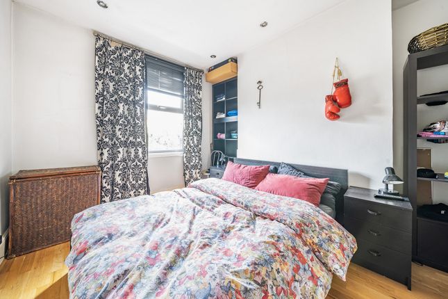 Flat for sale in Searles Road, London