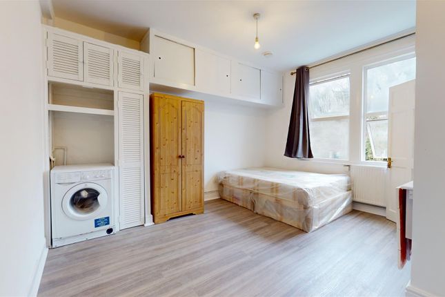 Thumbnail Flat to rent in Lydford Road, Willesden Green, London