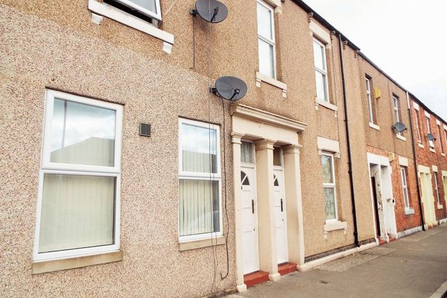 Thumbnail Flat to rent in Howdon Road, North Shields