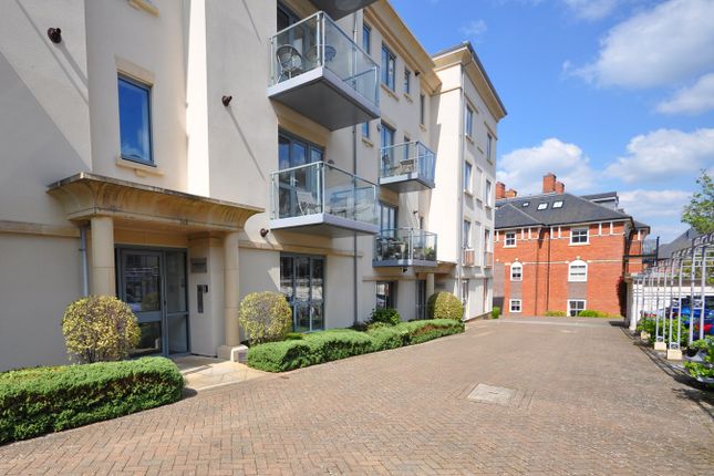 Flat to rent in Humphris Place, Cheltenham