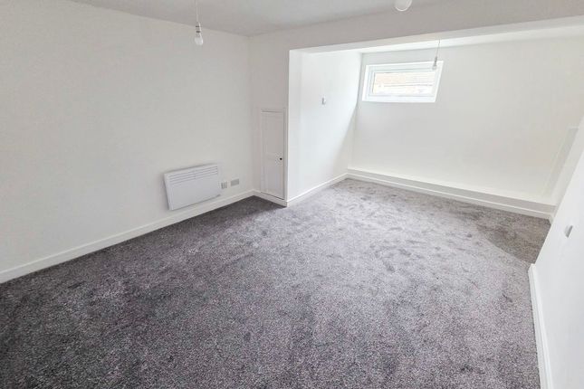 Flat C, 32, Cardiff Road, Caerphilly photo 5