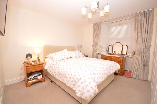 Flat for sale in Belmont Mews, Upper High Street, Thame