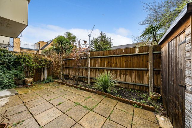 19 Warlingham House, Varcoe Road, London photo 2