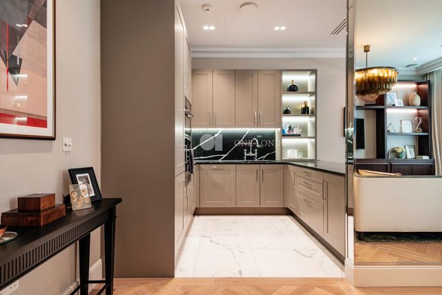 Flat for sale in 9 Millbank Residences, Westminster, London