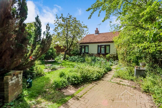 2 bed bungalow for sale in The Staithe, Stalham, Norwich NR12