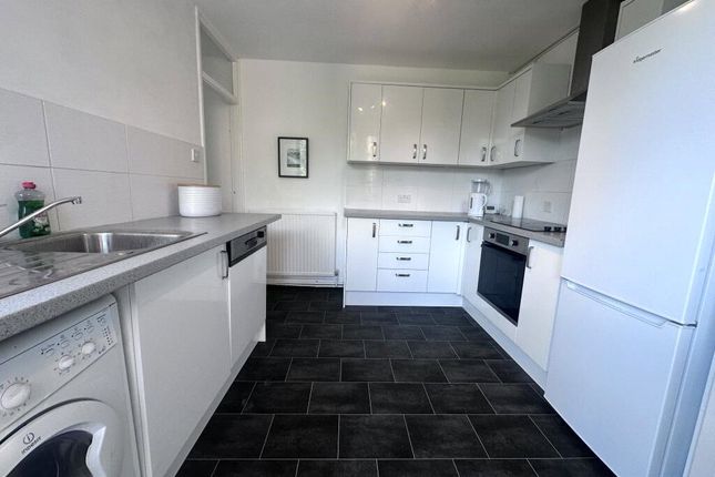 28, Brynfield Court, Swansea photo 5