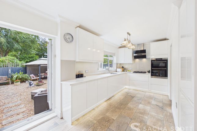 4 Bywood Close, Banstead photo 4
