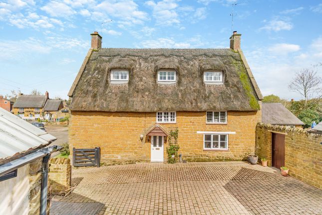 Cottage for sale in Church Lane Kislingbury, Northamptonshire