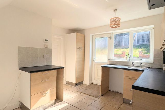 13 Haldane Crescent, Chesterfield photo 2