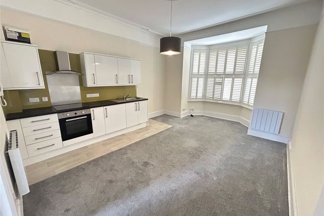 Flat 2, 22, The Avenue, Devon photo 2