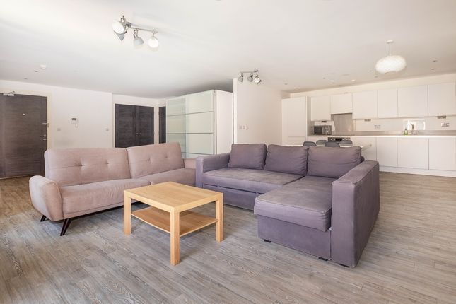 Flat 71, Lion Court, Swan Street, Isleworth photo 5