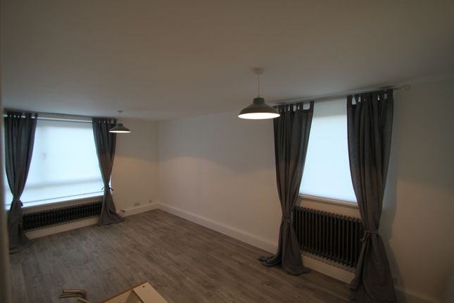 29 Scott Court 50, Silverthorne Road, London photo 3