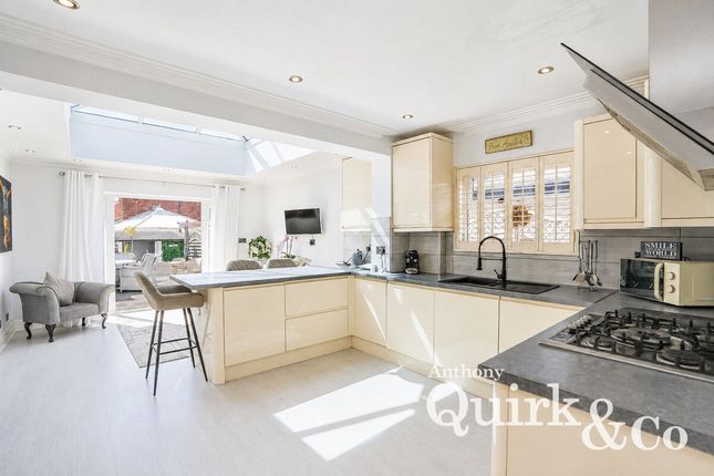 11, Westerland Avenue, Canvey Island photo 4
