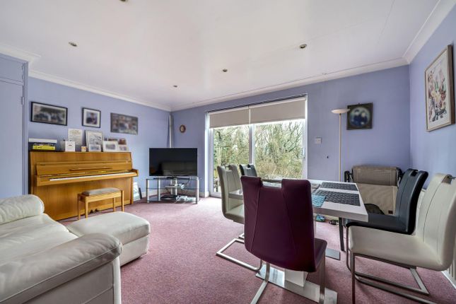14, Folkington Corner, Woodside Park photo 4