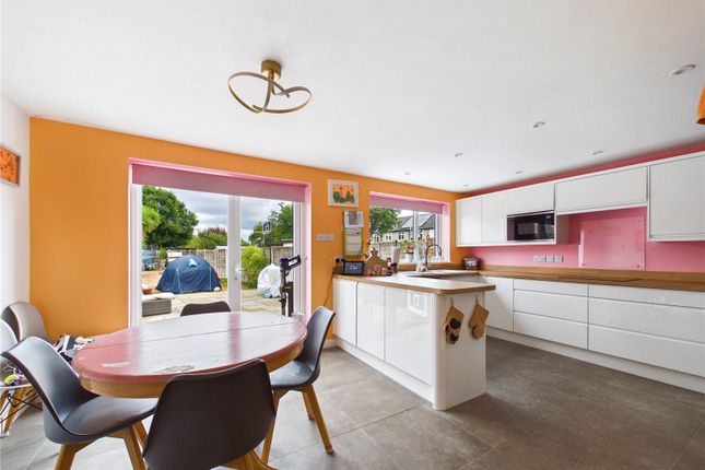 2, Lyndhurst Avenue, Suffolk photo 4
