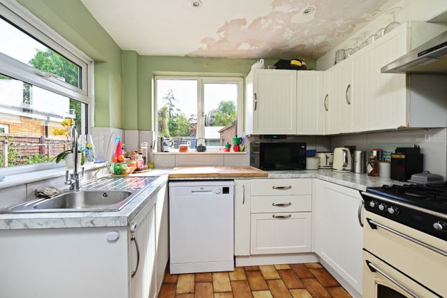 25, Lowlands Road, Camberley photo 3