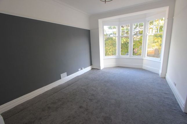 Flat 3, 10 Woodland Road East, Colwyn Bay photo 2