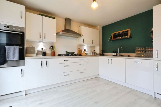 1 Charles Almond Close, Stonehouse photo 3