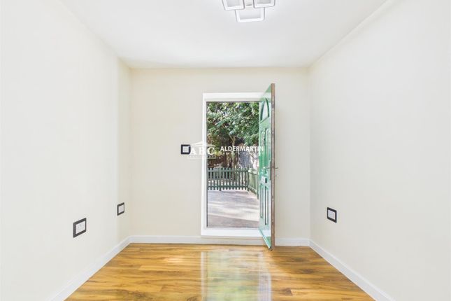 16, Manor Park Crescent, Edgware photo 4