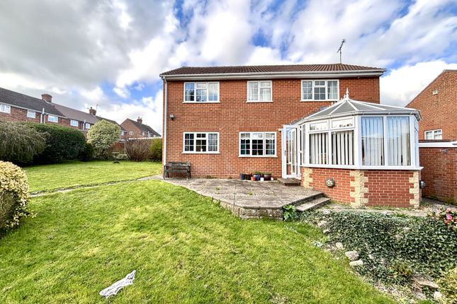 13, Winchester Gardens, Yeovil photo 2