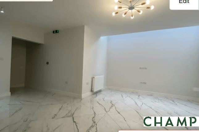 Flat 1, Crystal Apartment, London photo 3