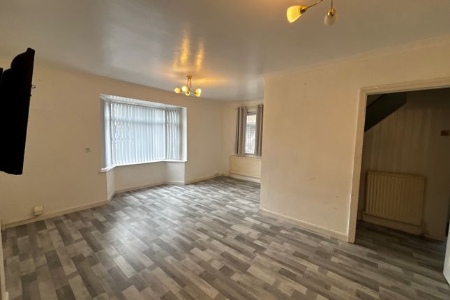End terrace house to rent in Abbots Wood Road, Luton, Bedfordshire