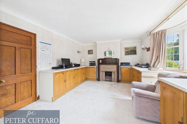 27 High Street, Ware photo 2