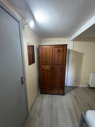 Ifield Drive, Crawley photo 5