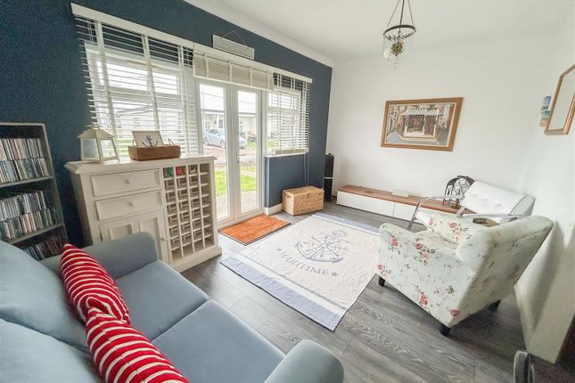 102B, Priory Close, St. Osyth photo 2