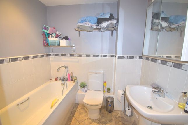 14 Cotton Close, High Peak photo 4