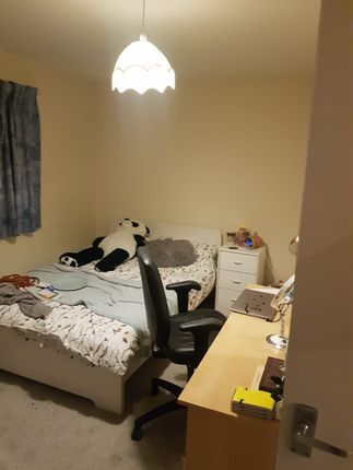 24, Applegarth Avenue, Guildford photo 4