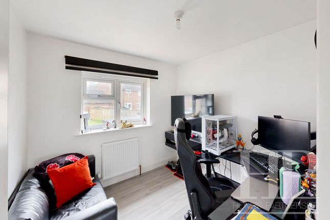 Flat for sale in Holman Close, Crawley