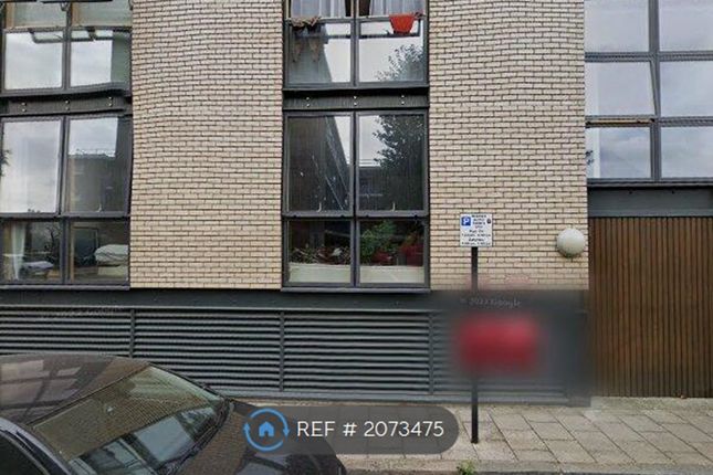 Thumbnail Flat to rent in Gainsborough Studios North, London