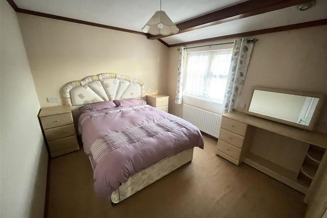 Mobile/park home for sale in Hampstead Lane, Yalding, Maidstone, Kent