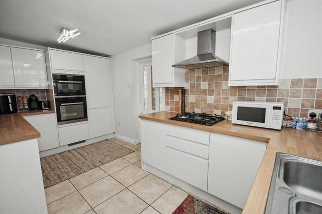 21, Queensway, Wellingborough photo 3