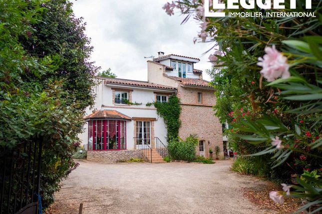 Villa for sale in Saint-Paul-Sur-Save, Haute-Garonne, Occitanie
