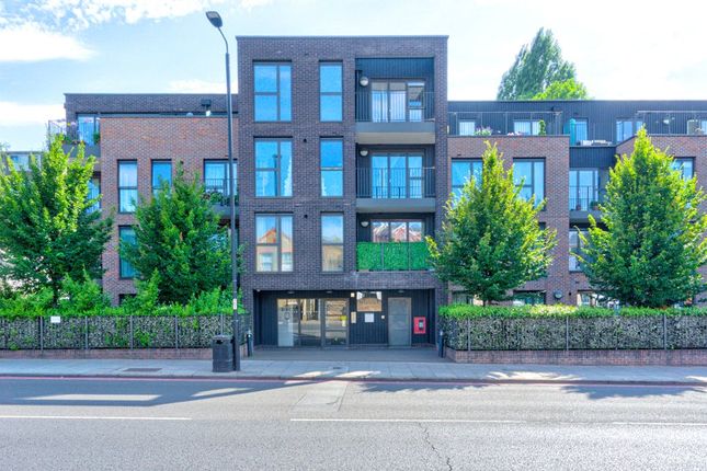 Thumbnail Flat to rent in Egleton House, 230 Roehampton Lane, London