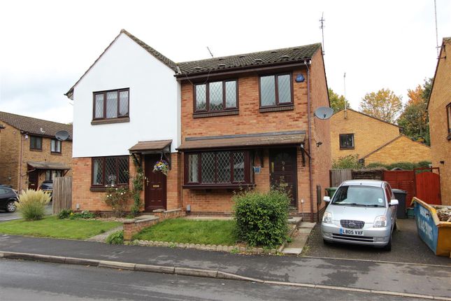 Thumbnail Semi-detached house to rent in Hunters Oak, Hemel Hempstead, Hertfordshire