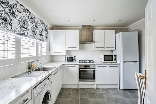 31, Long Beach Close, Eastbourne photo 3